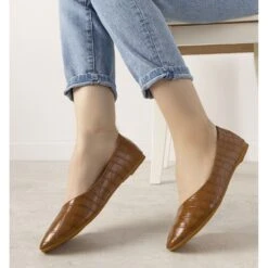 Ballerines Camel Au Motif Peau De Crocodile Camilia Brun