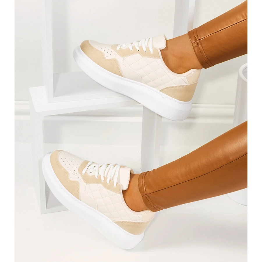 Baskets Beiges Sur La Plateforme Gasperi – Image 2