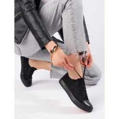 Baskets Classiques Pour Femmes Shelovet Noires Le Noir