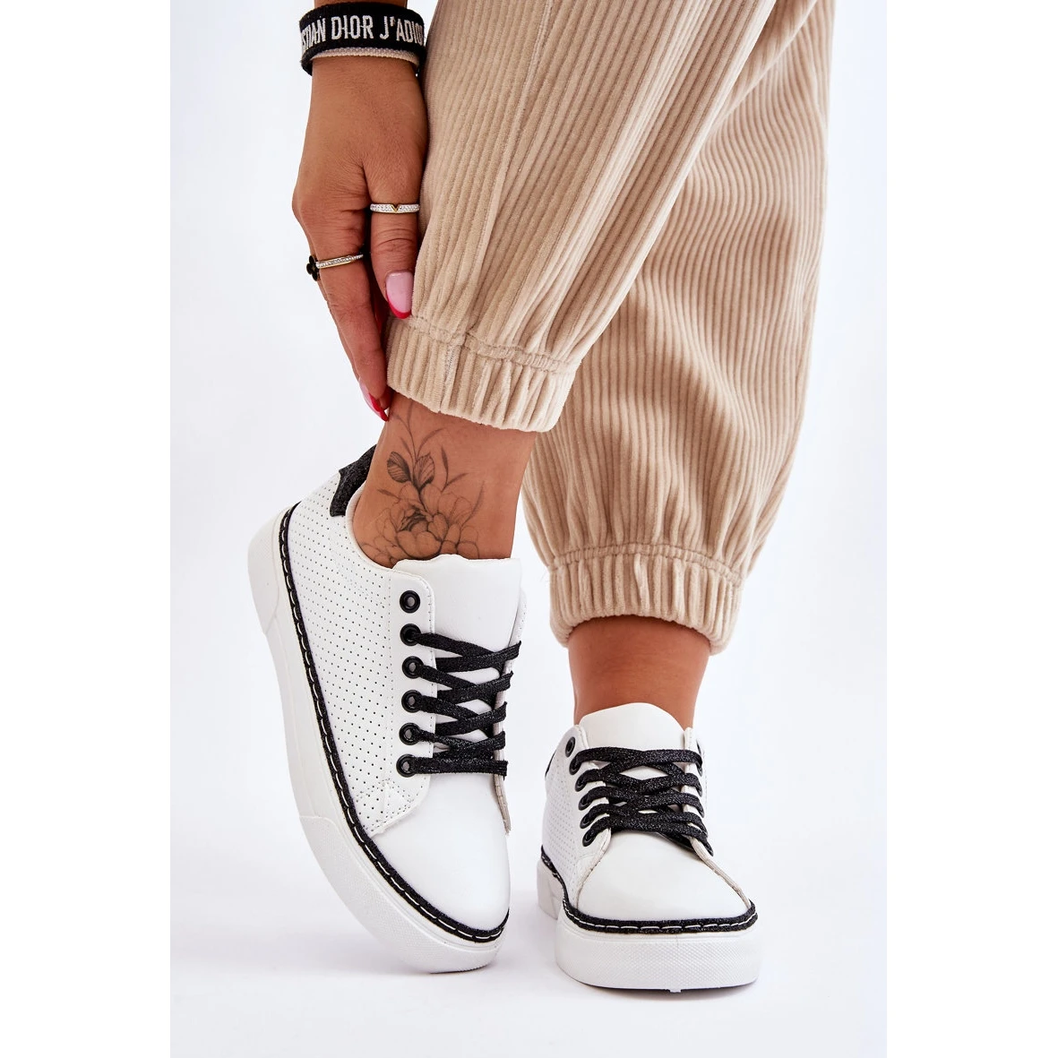 BM Baskets Basses Perforées Pour Femme Blanc Et Noir Daxton Blanche Le Noir