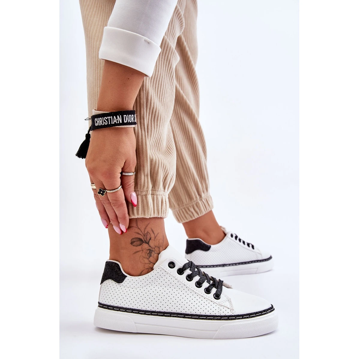 BM Baskets Basses Perforées Pour Femme Blanc Et Noir Daxton Blanche Le Noir – Image 3