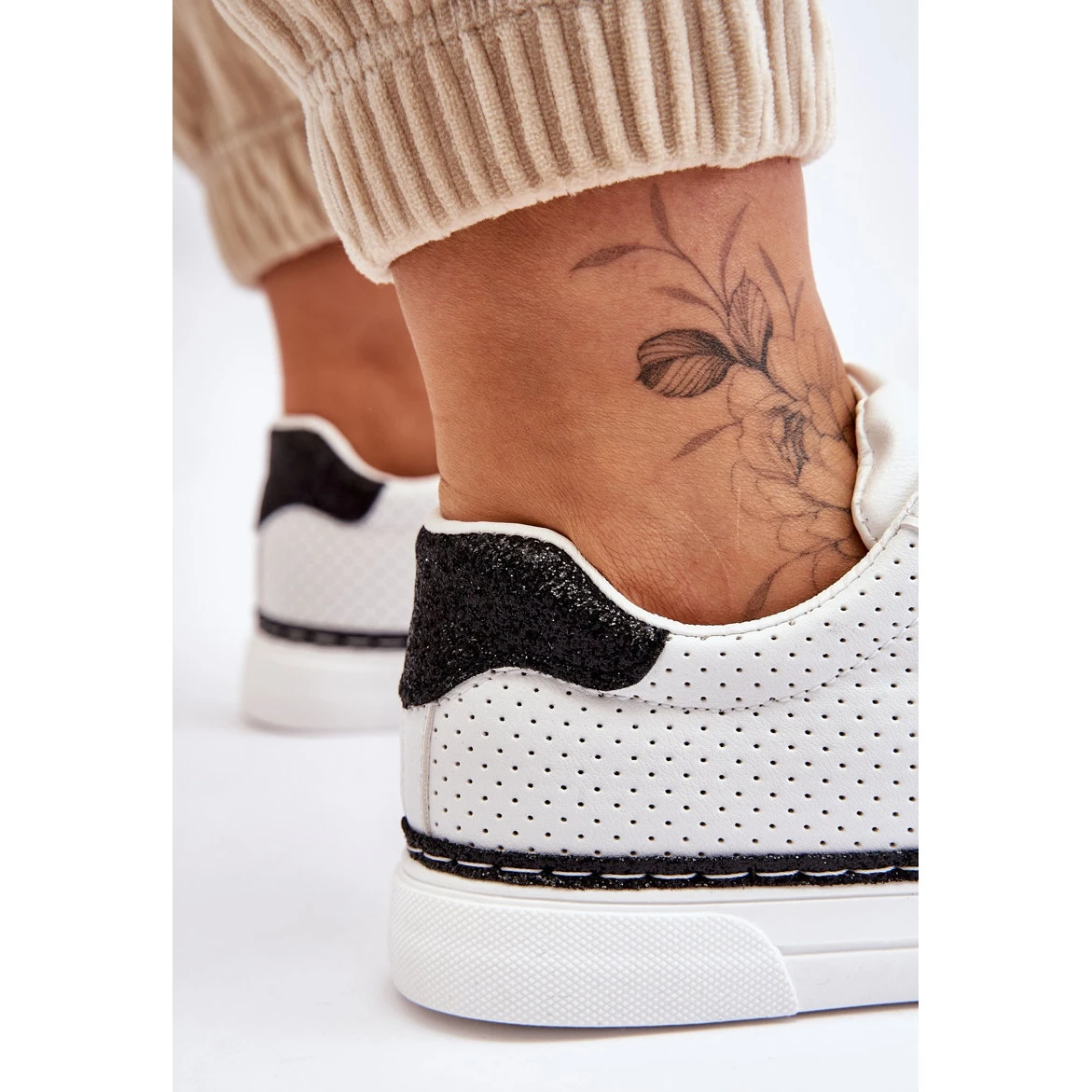 BM Baskets Basses Perforées Pour Femme Blanc Et Noir Daxton Blanche Le Noir – Image 5