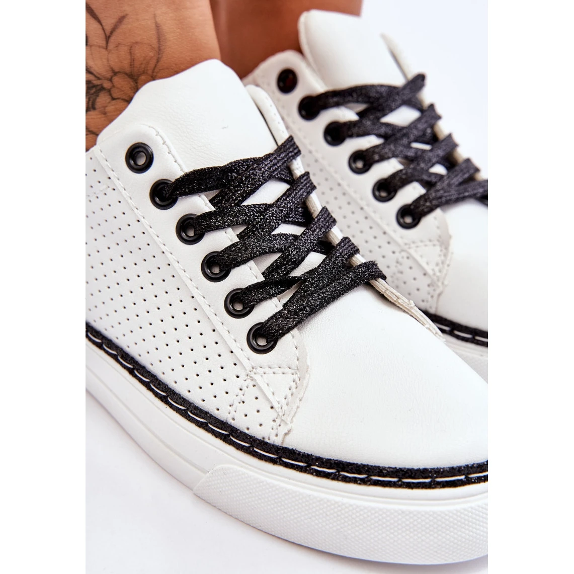 BM Baskets Basses Perforées Pour Femme Blanc Et Noir Daxton Blanche Le Noir – Image 6