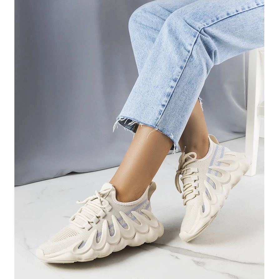 BM Baskets Beiges Sur Une Semelle Beth Tendance