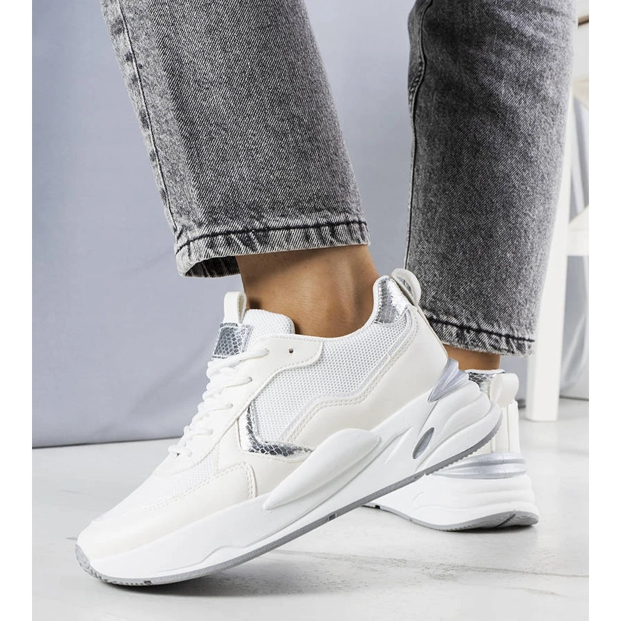 BM Baskets Blanches Avec Empiècements Argentés Doris – Image 2