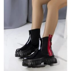 BM Bottes En Cuir Verni Noir De Casta Le Noir