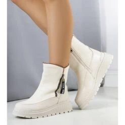 BM Bottes Isolées Beiges Sur La Plateforme Niklas