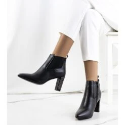 BM Des Bottines Noires Sur Le Poteau De Rochdale Le Noir