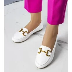 BM Mocassins Blancs Avec Ornements Dorés De Regina Blanche