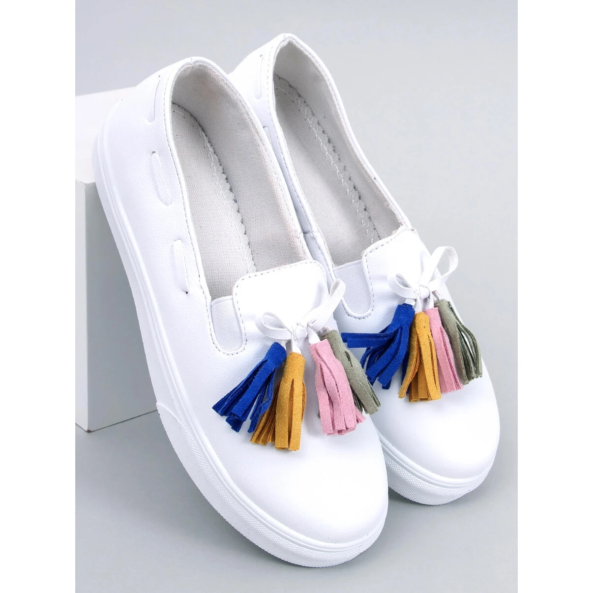 BM Salma Baskets Printanières Blanches à Pompons – Image 3