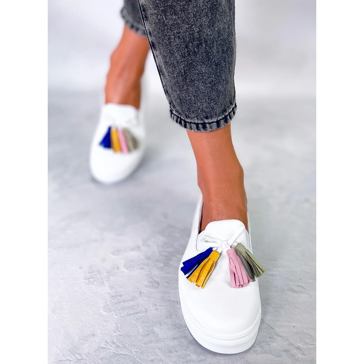 BM Salma Baskets Printanières Blanches à Pompons – Image 4