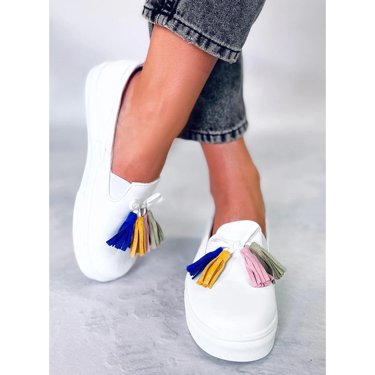BM Salma Baskets Printanières Blanches à Pompons – Image 5