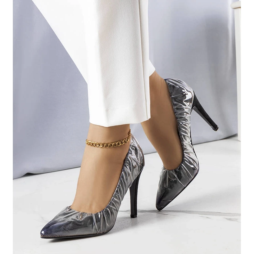 BM Talons Noirs Recouverts De Feuille Erika Le Noir