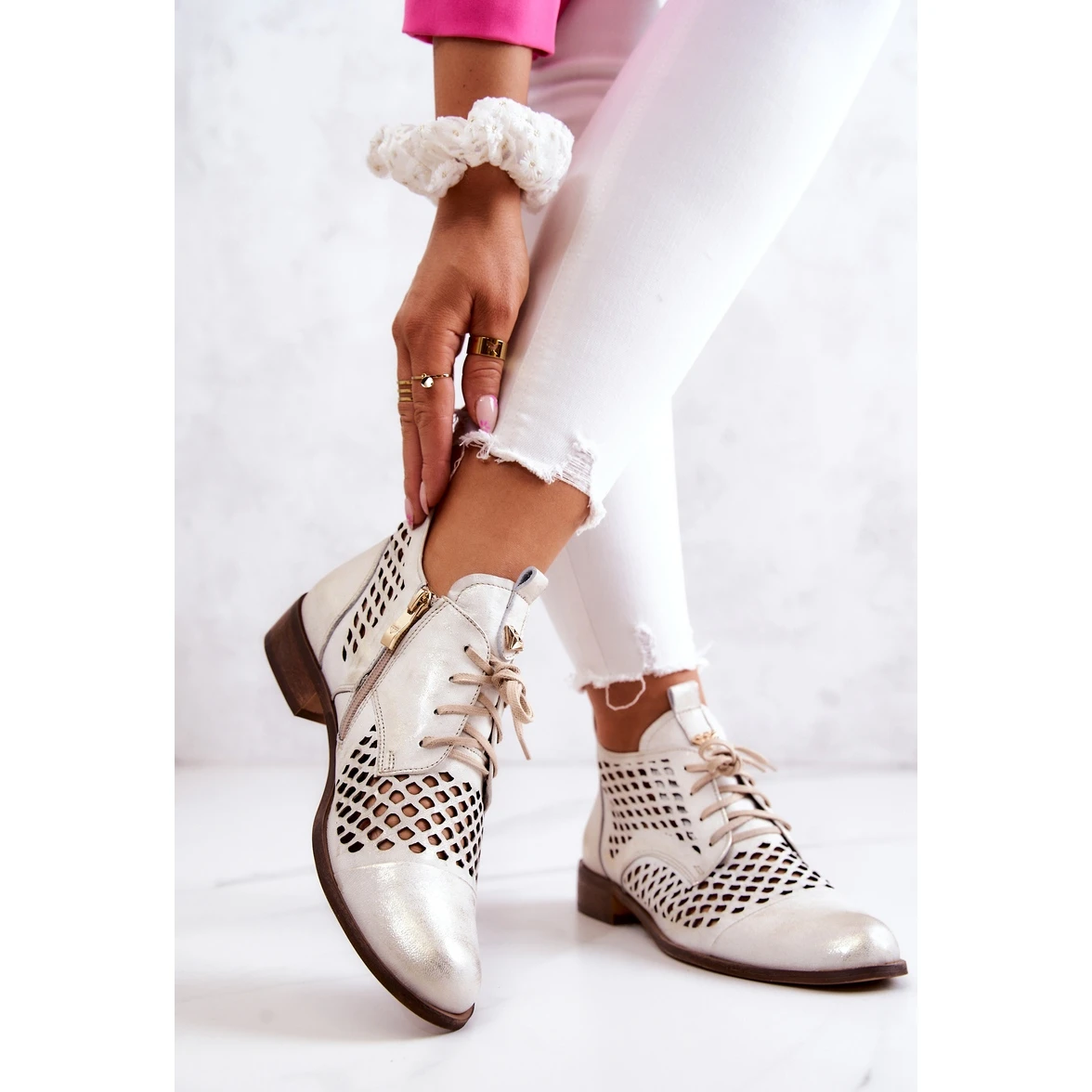 Boots Cuir Ajouré Nicole 2704/004 Blanc Et Doré Blanche D'or – Image 2