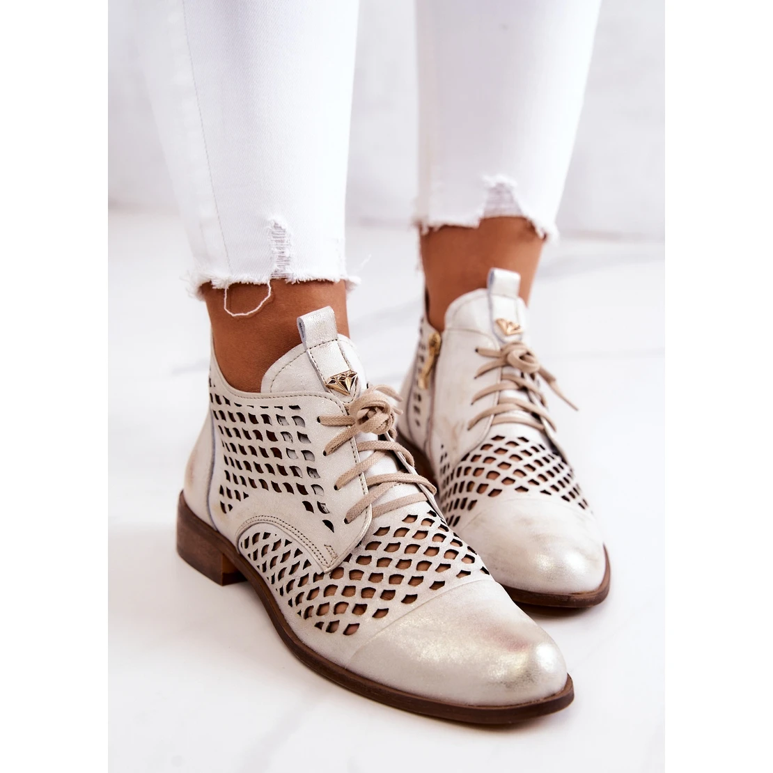 Boots Cuir Ajouré Nicole 2704/004 Blanc Et Doré Blanche D'or – Image 4