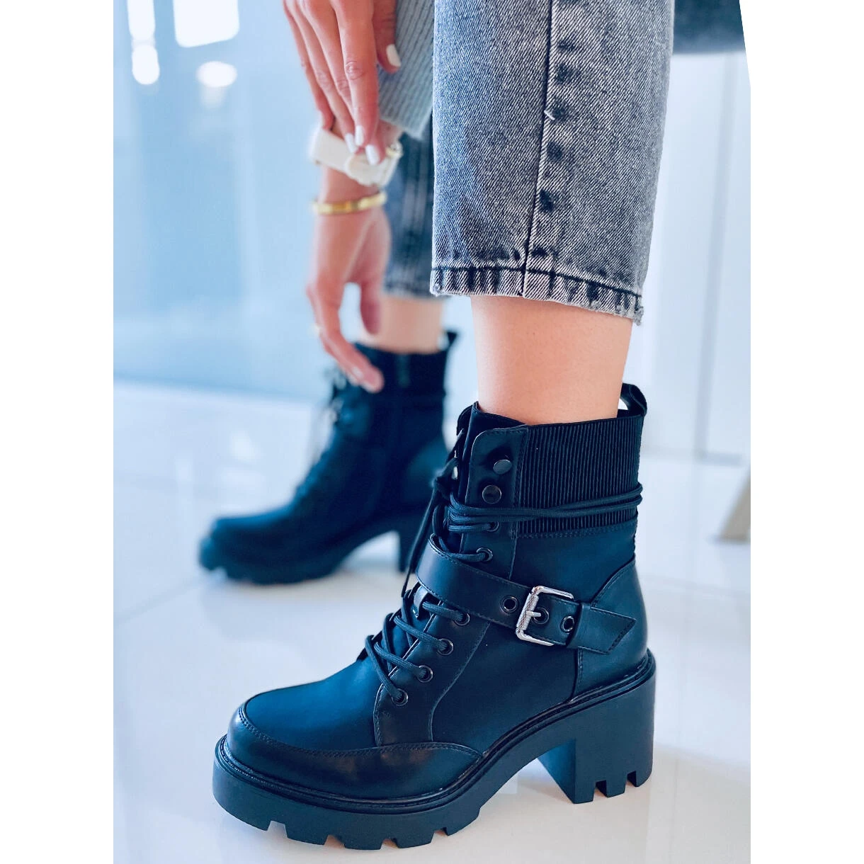 Bottines à Talons Hauts à Lacets Noires Brooks Le Noir – Image 2