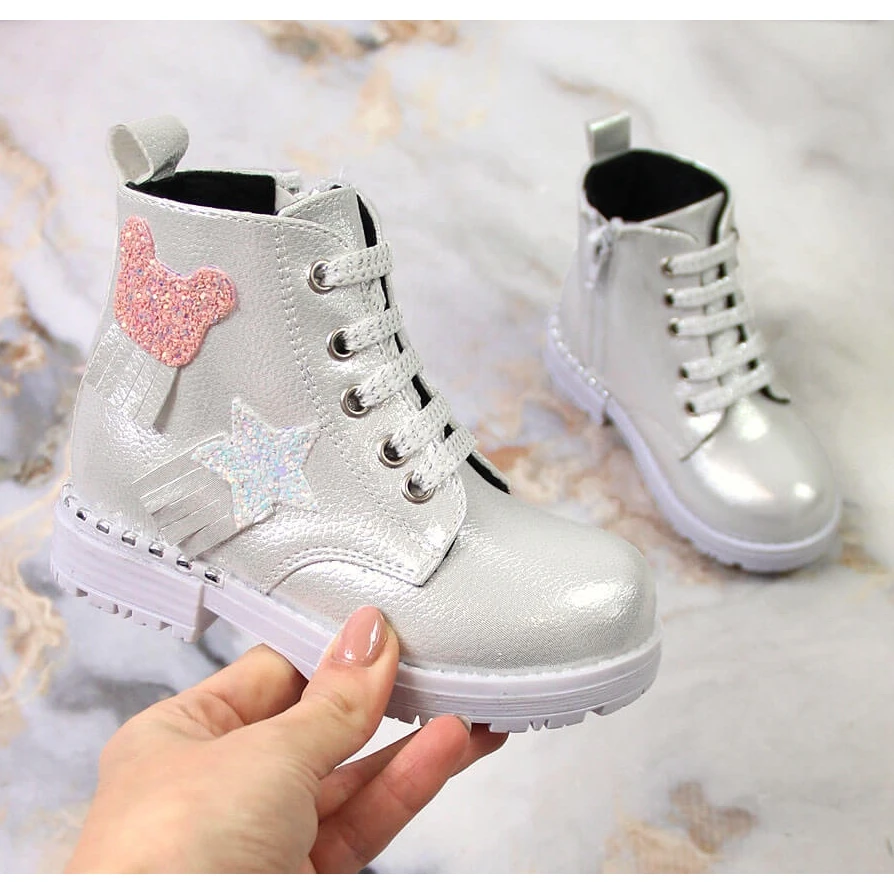 Bottines Fille Potocki Argentées Isolées Argent Brillant Multicolore