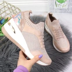 Brogues Pour Femmes Sur Un Talon Compensé à Enfiler Rose Poudré Artiker