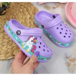 Chaussons American Club Violets Avec Une Licorne