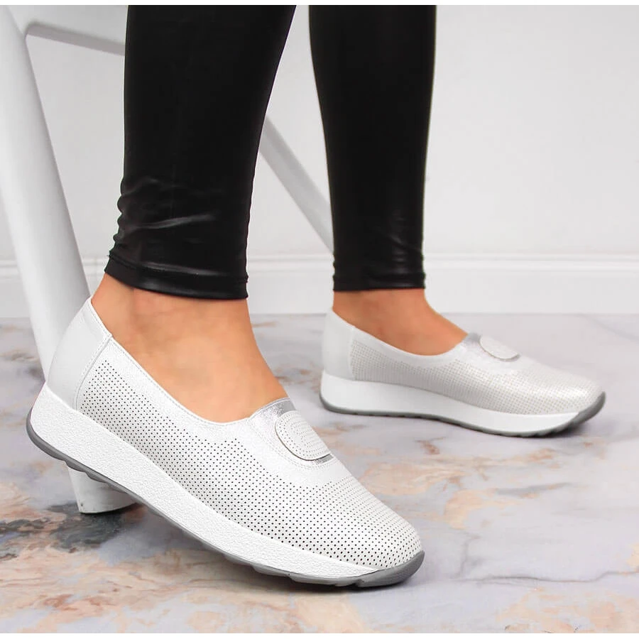 Chaussures à Enfiler Argentées Jezzi Avec Un élastique Sur La Plateforme – Image 5