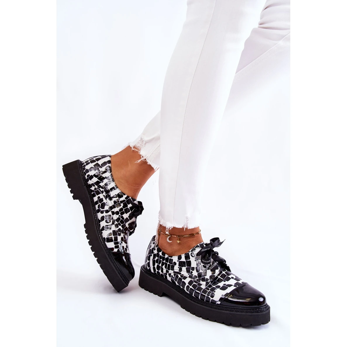 Chaussures à Lacets Laquées Laura Messi 2441 Noir Et Blanc Blanche Le Noir – Image 7