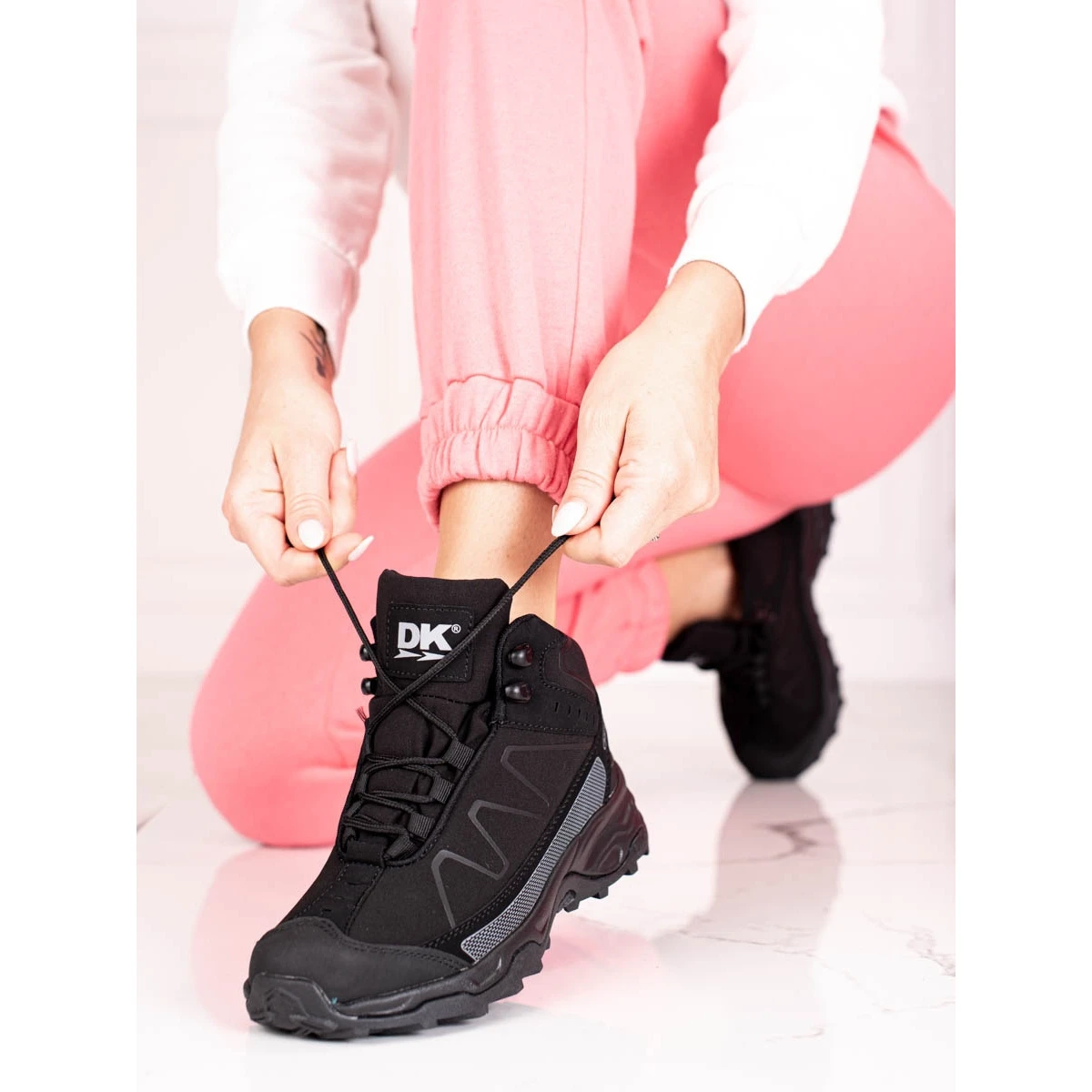 Chaussures De Randonnée Sportives Pour Femmes Avec Une Tige Haute DK Noir Le Noir – Image 2