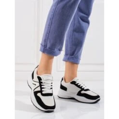 Chaussures De Sport Pour Femmes Beiges Et Blanches De Shelovet Le Noir