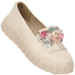 Chaussures En Cuir Pour Femmes Sur La Plate-forme Avec Des Pierres Décoratives Filippo DP4593/23 écru