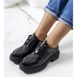 Chaussures Laquées Noires D'Aike Le Noir