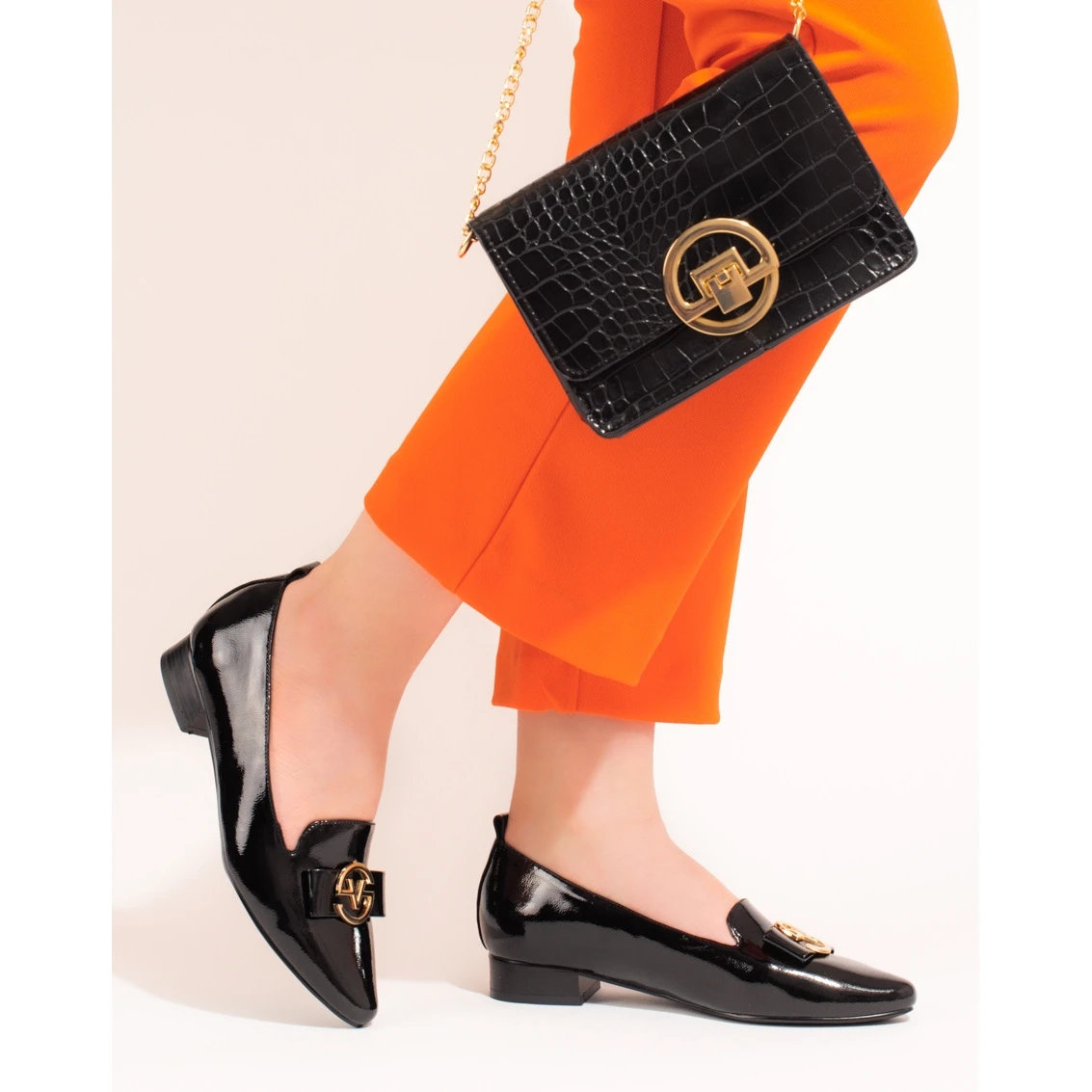 Elégants Mocassins à Talons Bas Laqués De Vinceza Le Noir