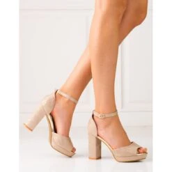 Escarpins Beiges Pour Dames Sur Un Large Poteau Shelovet