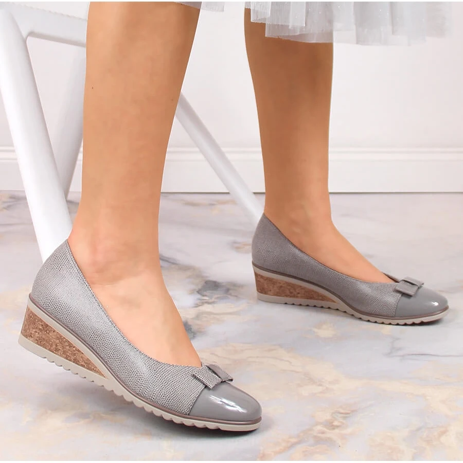 Escarpins Compensés Pour Femme Avec Un Noeud Gris Potocki SZ12062 – Image 3