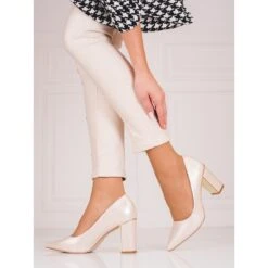 Escarpins Noirs Pour Dames Sur Un Poteau Shelovet Haut Beige