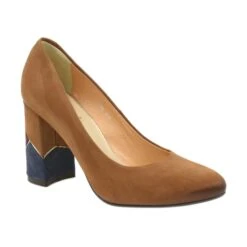 Espinto Escarpins Rouges Sur Le Poteau Brun