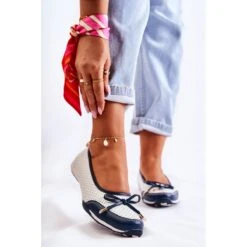 EVE Ballerines Ajourées Femme Cuir Blanc Et Bleu Marine Erdola Blanche