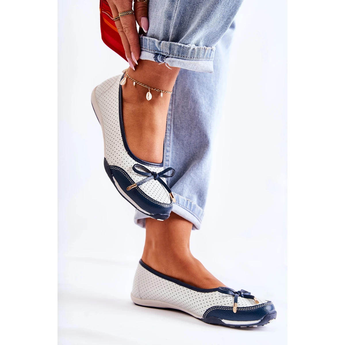 EVE Ballerines Ajourées Femme Cuir Blanc Et Bleu Marine Erdola Blanche – Image 3