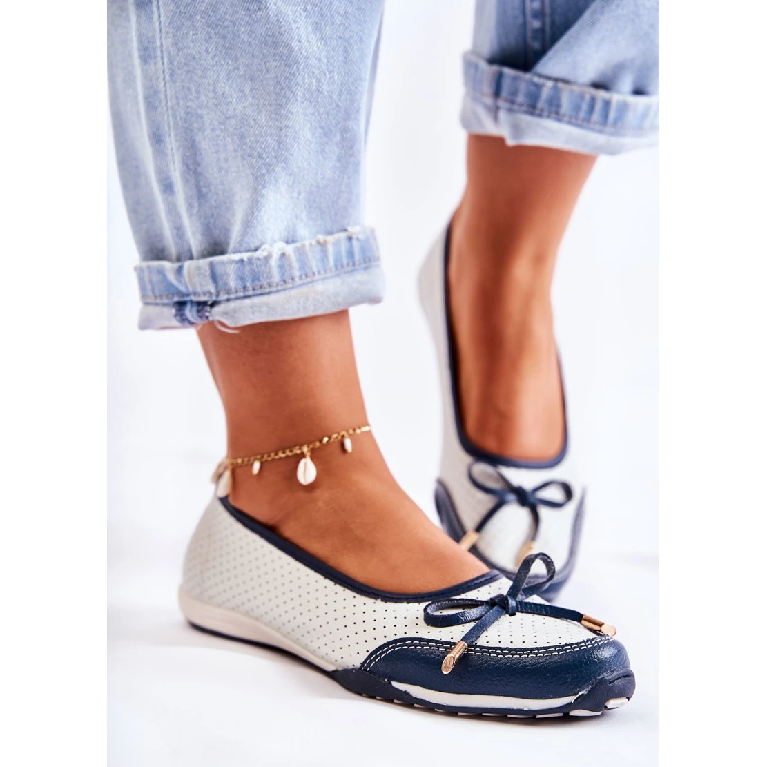 EVE Ballerines Ajourées Femme Cuir Blanc Et Bleu Marine Erdola Blanche – Image 4