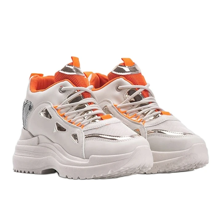 Les Baskets Serpent Blanches Et Beiges De Felicia