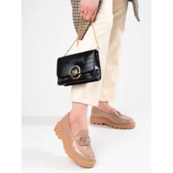 Mocassins Beiges Sur Une Plate-forme épaisse De Shelovet