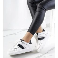 PA1 Baskets Velcro Blanches Pates