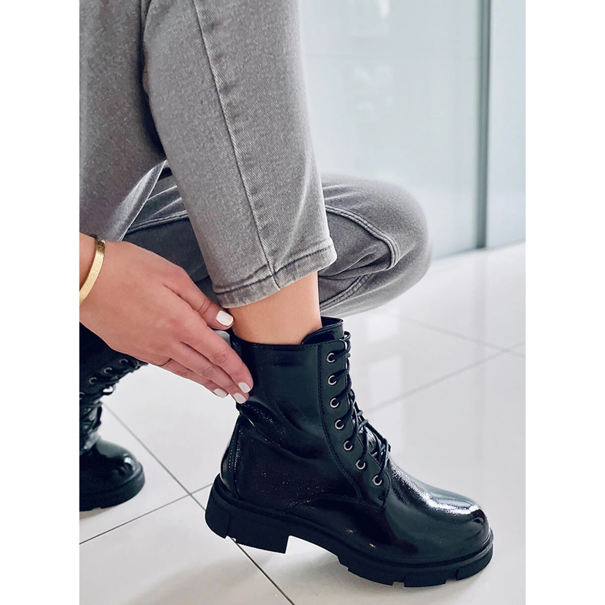 PA1 Bottines à Lacets Laquées Par Neil Black Le Noir – Image 4