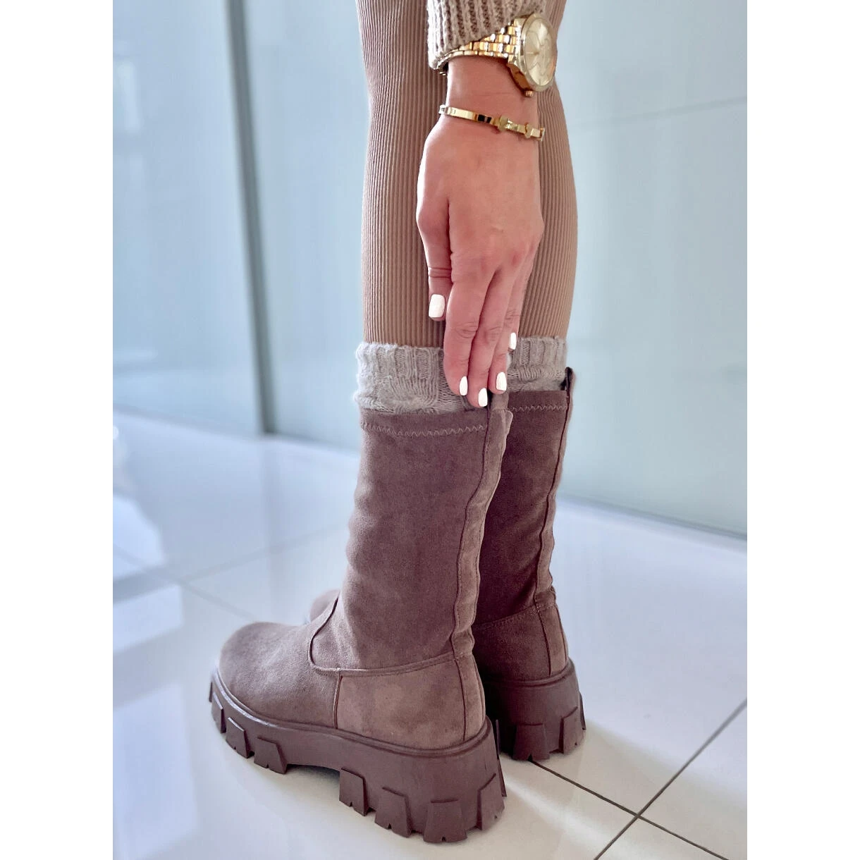 PA1 Bottines Plates En Daim Phyllis Kaki Beige – Image 2