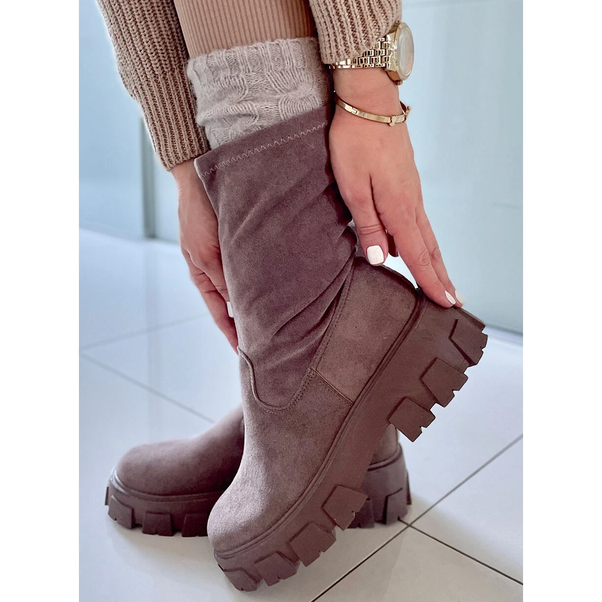 PA1 Bottines Plates En Daim Phyllis Kaki Beige – Image 3
