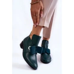 PA2 Richelieus En Cuir Avec Un Nœud En Daim Vert Thalia