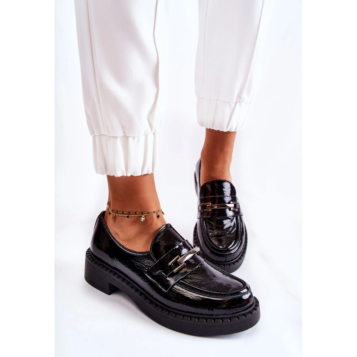 PL5 Chaussures Laquées Avec Ornement En Argent Noir Hestill Le Noir – Image 3