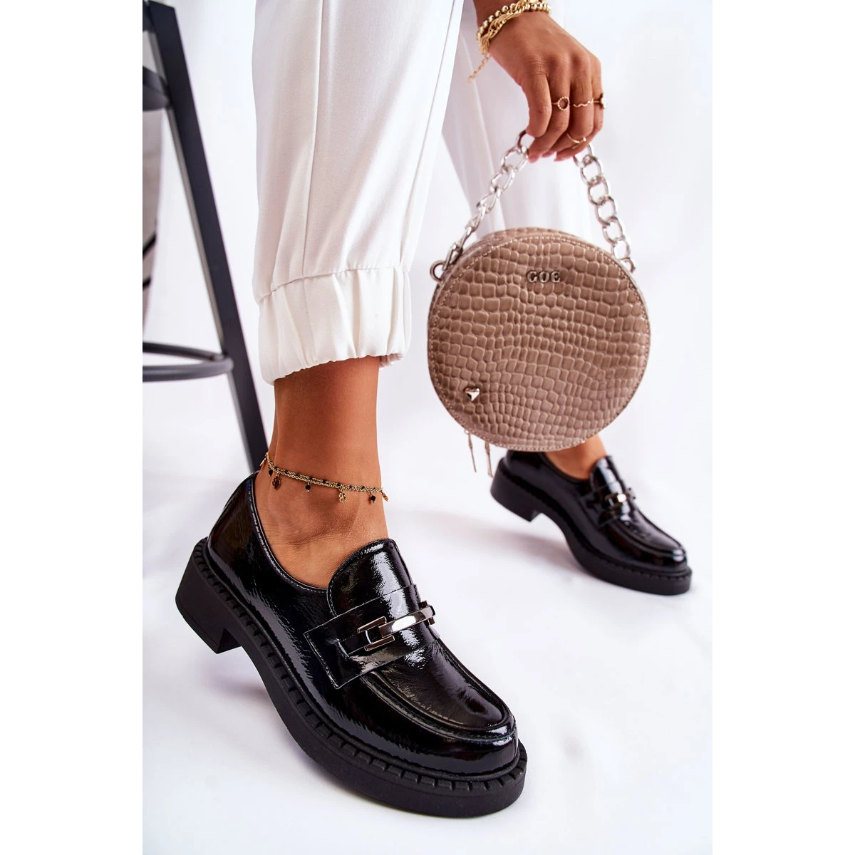 PL5 Chaussures Laquées Avec Ornement En Argent Noir Hestill Le Noir – Image 6