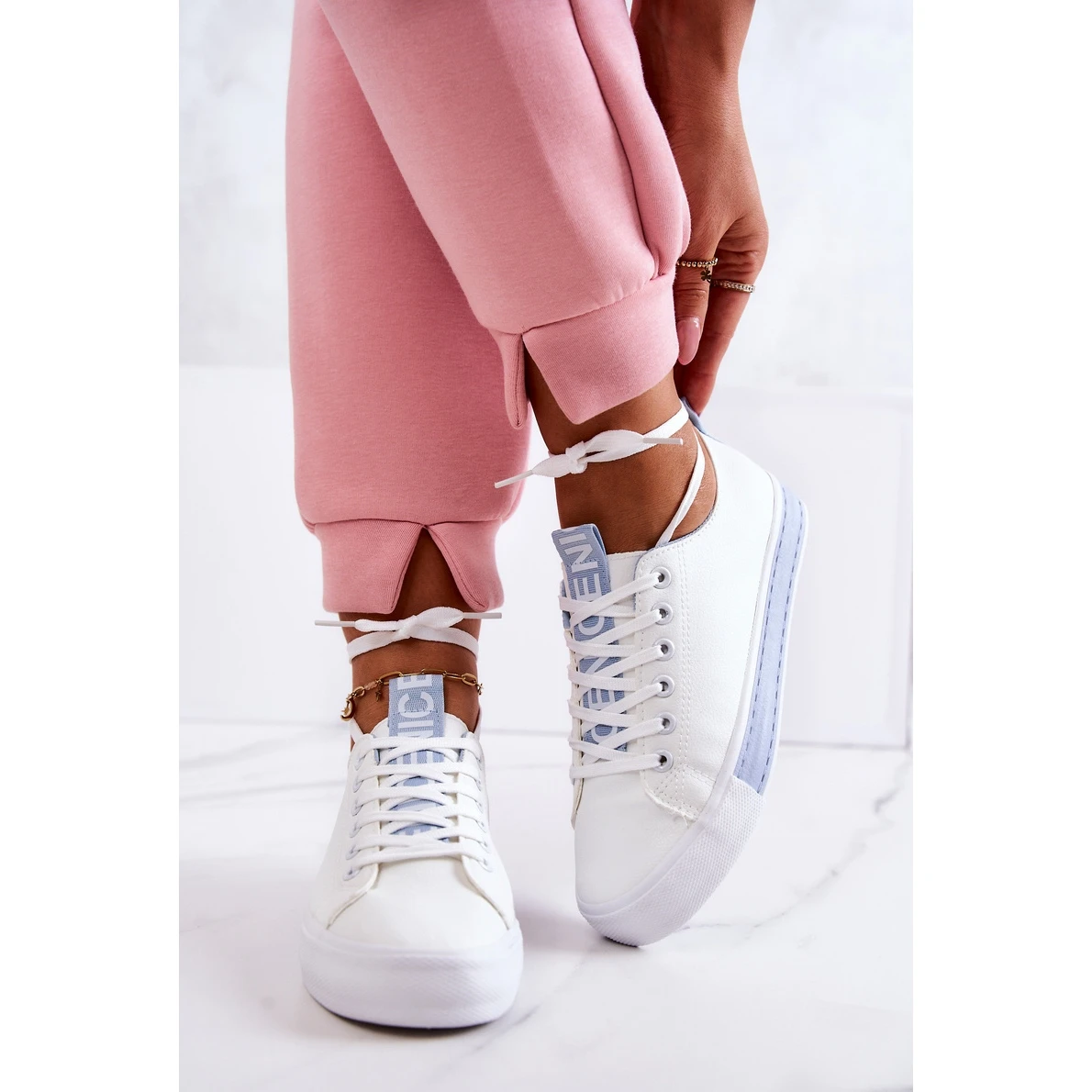 PS1 Baskets En Cuir Pour Femmes Blanches Et Bleues Mikayla – Image 2