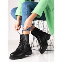 Sacs Noirs Pour Dames Avec Une Chaîne Shelovet Sur Une Plate-forme épaisse Le Noir