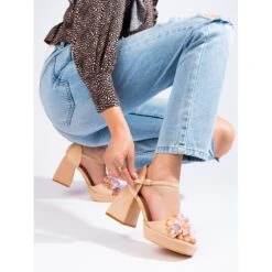 Sandales Cloutées Beiges De Shelovet