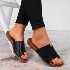 Tongs Noires Pour Femme Jezzi Le Noir